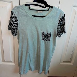 👚 Womens PINK by Victoria’s Secret XS Tribal Print T-Shirt